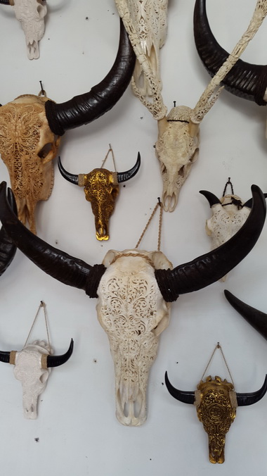 skull carving statue