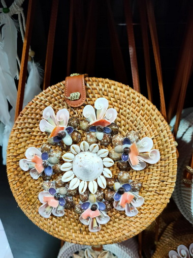 round rattan bag