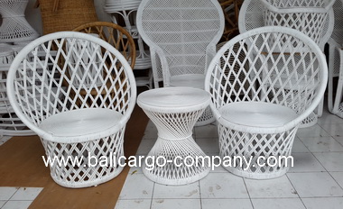 rattan lounge chair