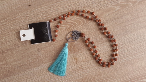 beads necklace