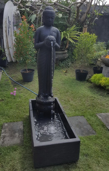 garden fountain decor