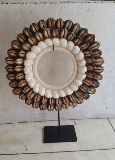 shell necklace